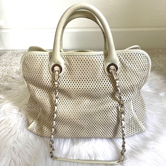 [ SOLD ] CHANEL White Mesh Handbag Tote - Picture 5 of 12